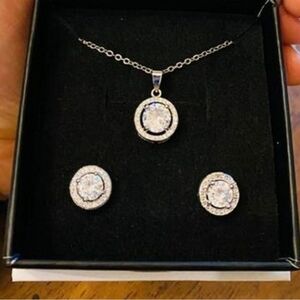 Cate & Chloe Ariel 18k White Gold Plated Halo Jewelry Set with Simulated Diamond
